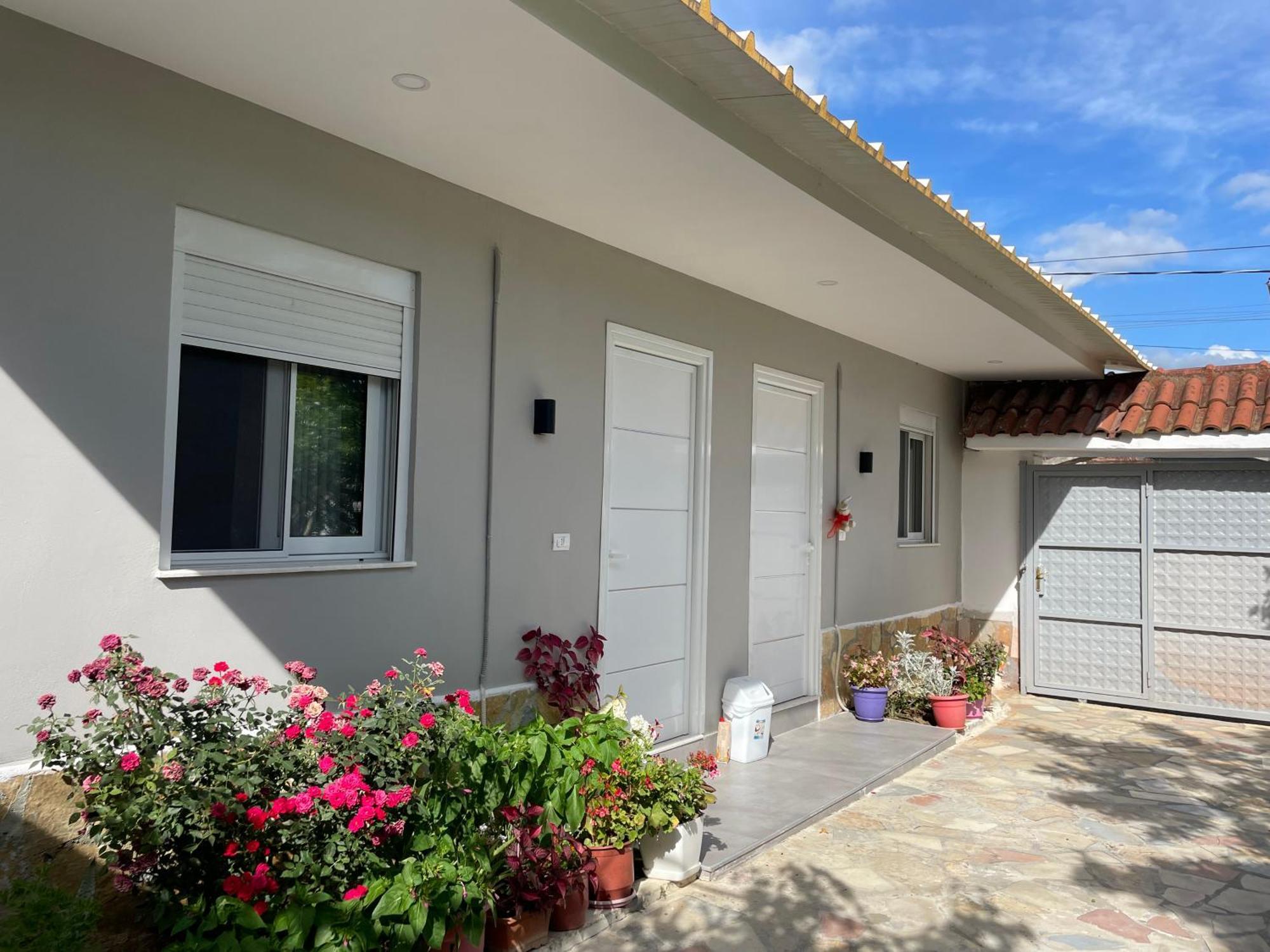Guest House Luli Strumi Берат Екстериор снимка